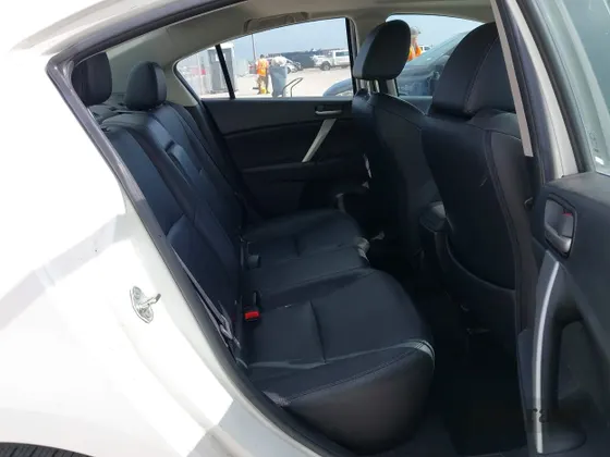 2013 Mazda 3 i Grand Touring