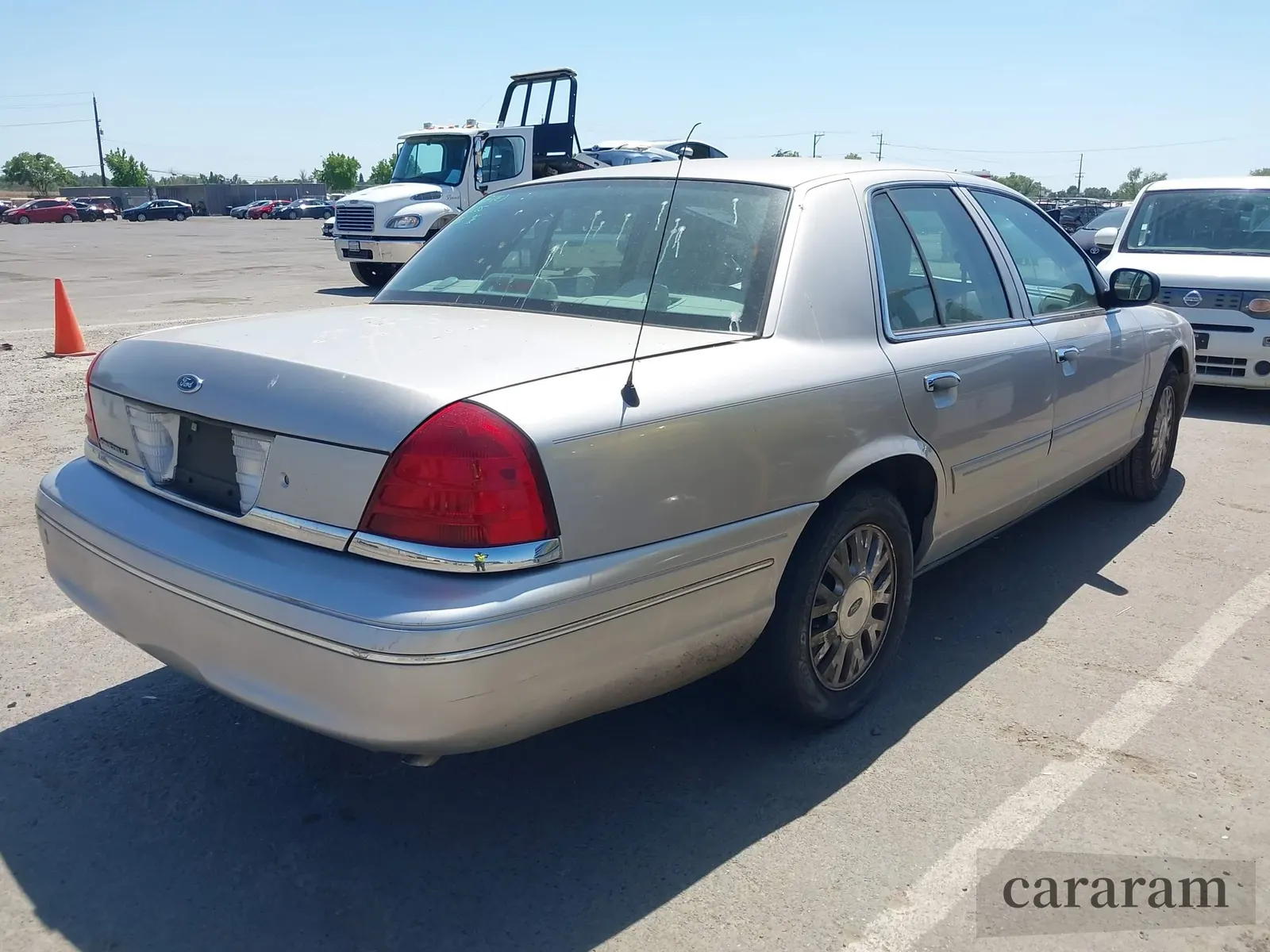 2005 Ford Crown Victoria LX