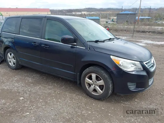 2010 Volkswagen Routan SE