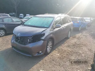 2017 Toyota Sienna XLE