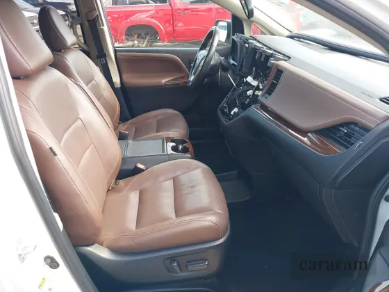 2017 Toyota Sienna XLE Auto Access Seat