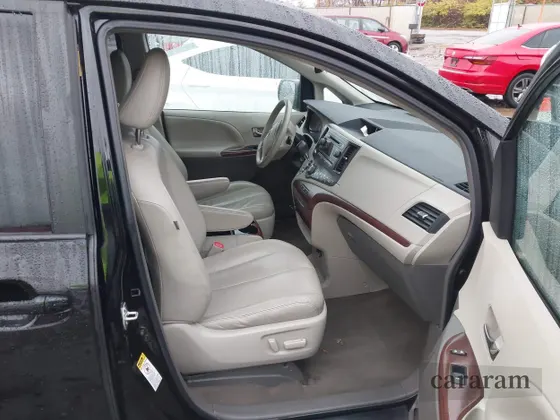 2013 Toyota Sienna XLE AAS