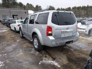 2011 Nissan Pathfinder LE
