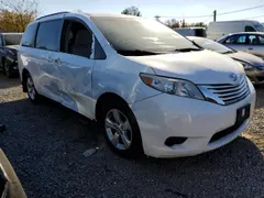2017 Toyota Sienna LE Auto Access Seat