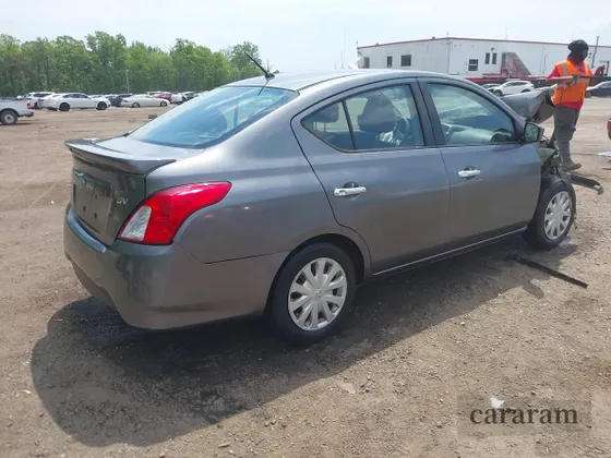 2016 Nissan Versa SV