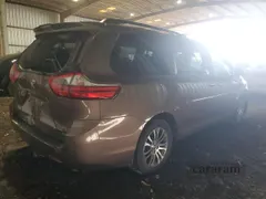 2020 Toyota Sienna XLE Auto Access Seat