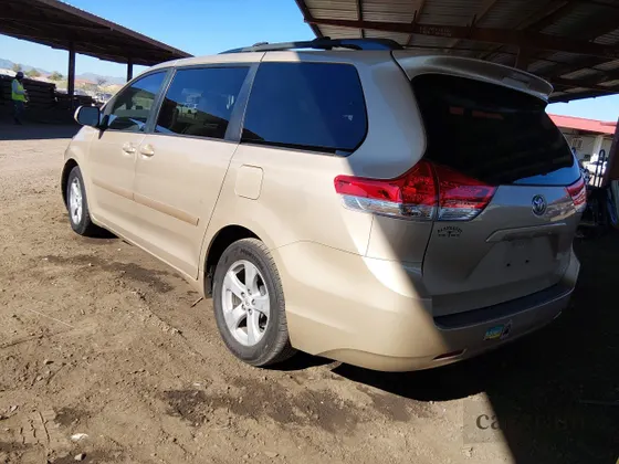 2011 Toyota Sienna LE