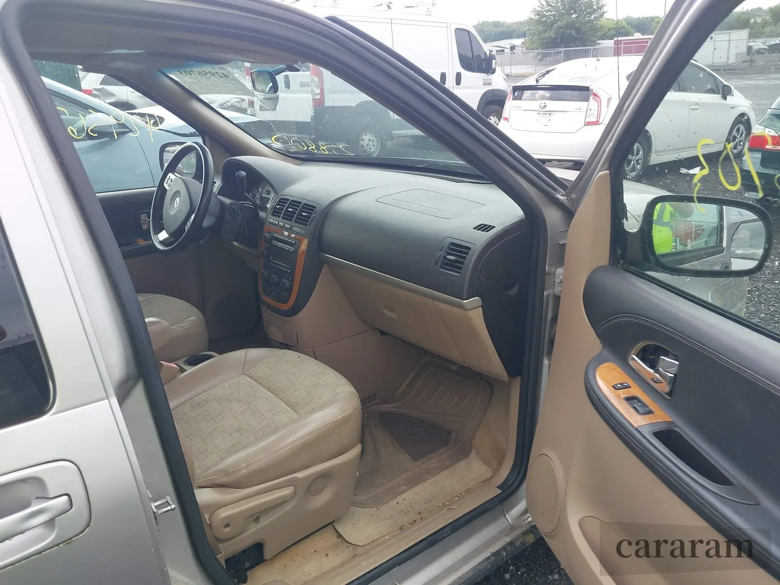 2005 Saturn Relay 3