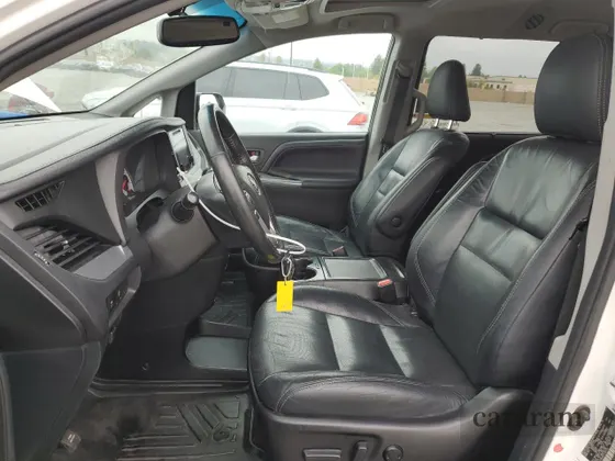 2015 Toyota Sienna SE