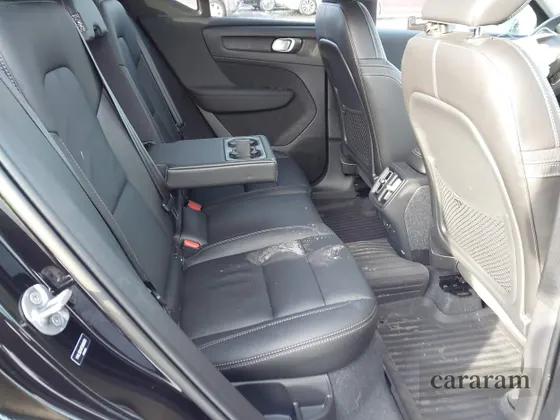 2023 Volvo XC40 Core