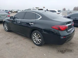 2017 Infiniti Q70