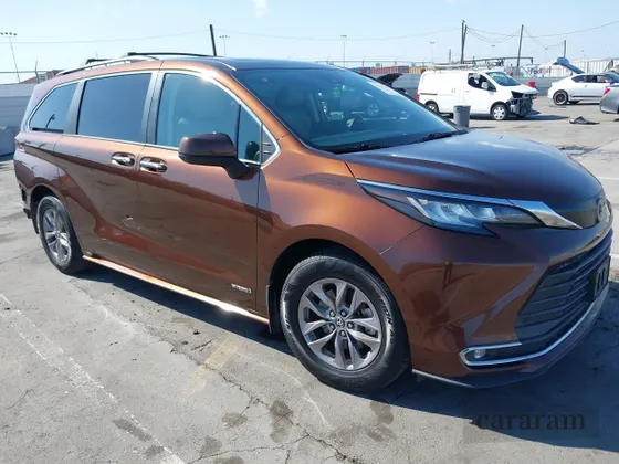 2021 Toyota Sienna XLE