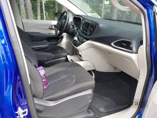 2021 Chrysler Voyager LX