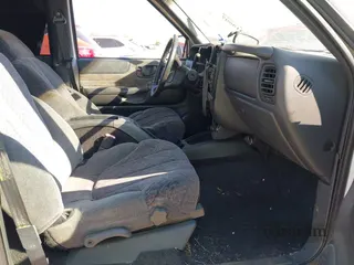 2002 Chevrolet S-10 LS