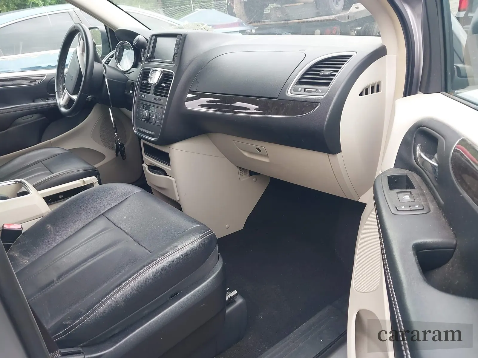 2016 Chrysler Town & Country Touring