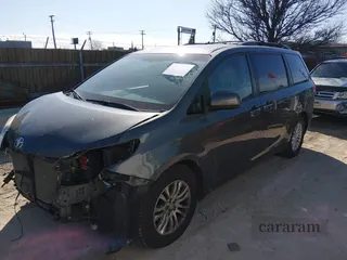 2014 Toyota Sienna XLE