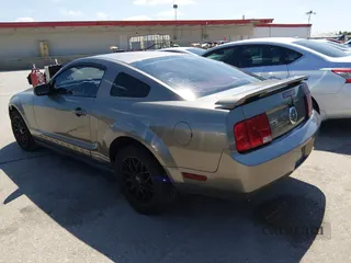 2005 Ford Mustang Deluxe