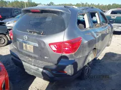 2018 Nissan Pathfinder SV