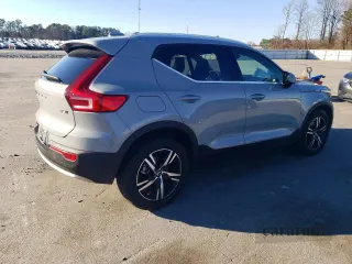 2025 Volvo XC40 Core Bright Theme