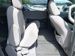 2017 Toyota Sienna LE Auto Access Seat