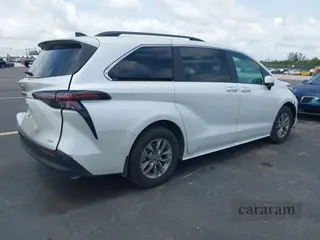2025 Toyota Sienna XLE