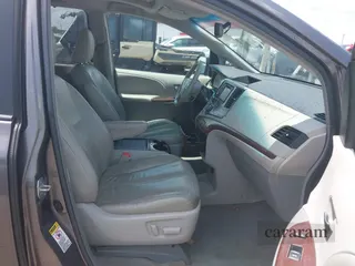 2014 Toyota Sienna XLE