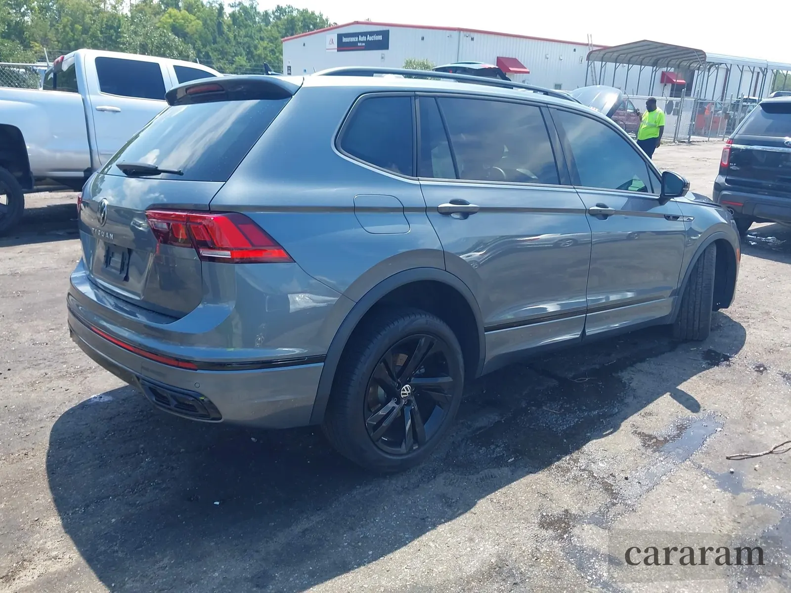2024 Volkswagen Tiguan SE R-Line Black