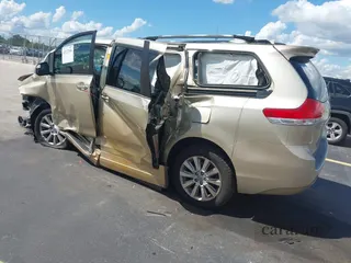 2014 Toyota Sienna XLE