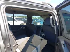 2005 Nissan Pathfinder SE