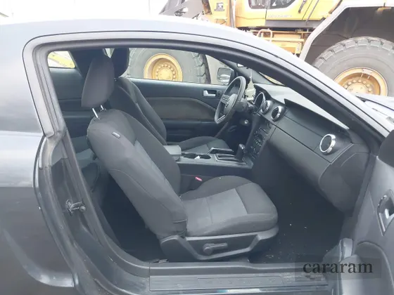 2007 Ford Mustang Deluxe
