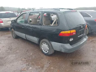 2000 Toyota Sienna LE