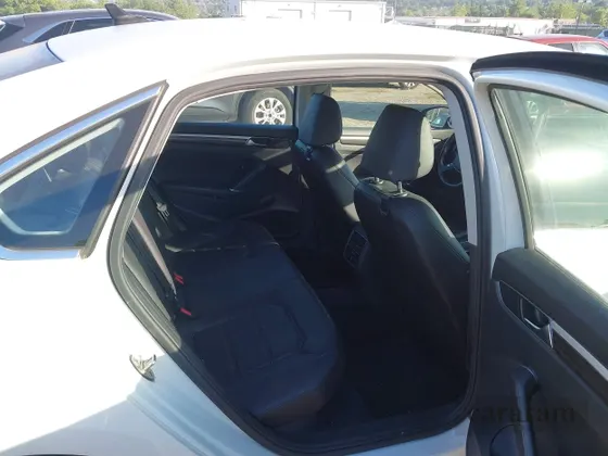 2018 Volkswagen Passat SE