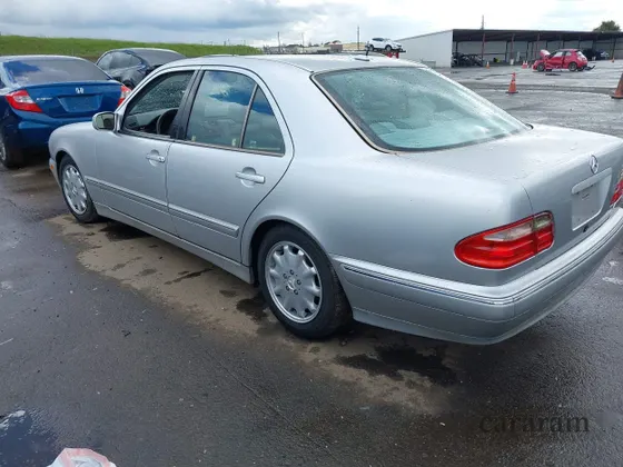 2000 Mercedes-Benz E 320