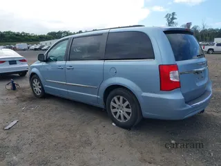 2013 Chrysler Town & Country Touring