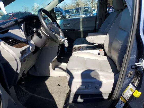 2017 Toyota Sienna XLE