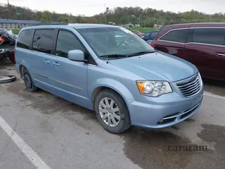 2013 Chrysler Town & Country Touring