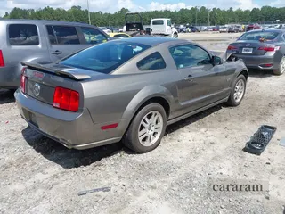 2005 Ford Mustang GT Deluxe