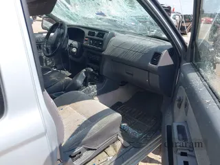 2000 Nissan Frontier XE