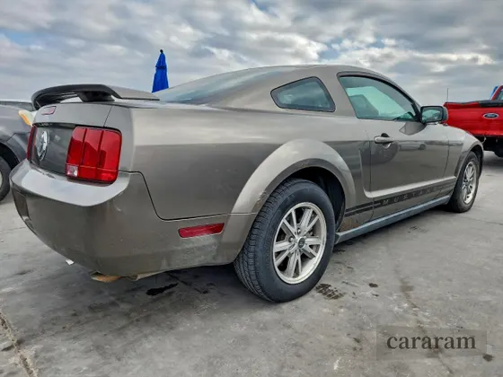 2005 Ford Mustang Deluxe