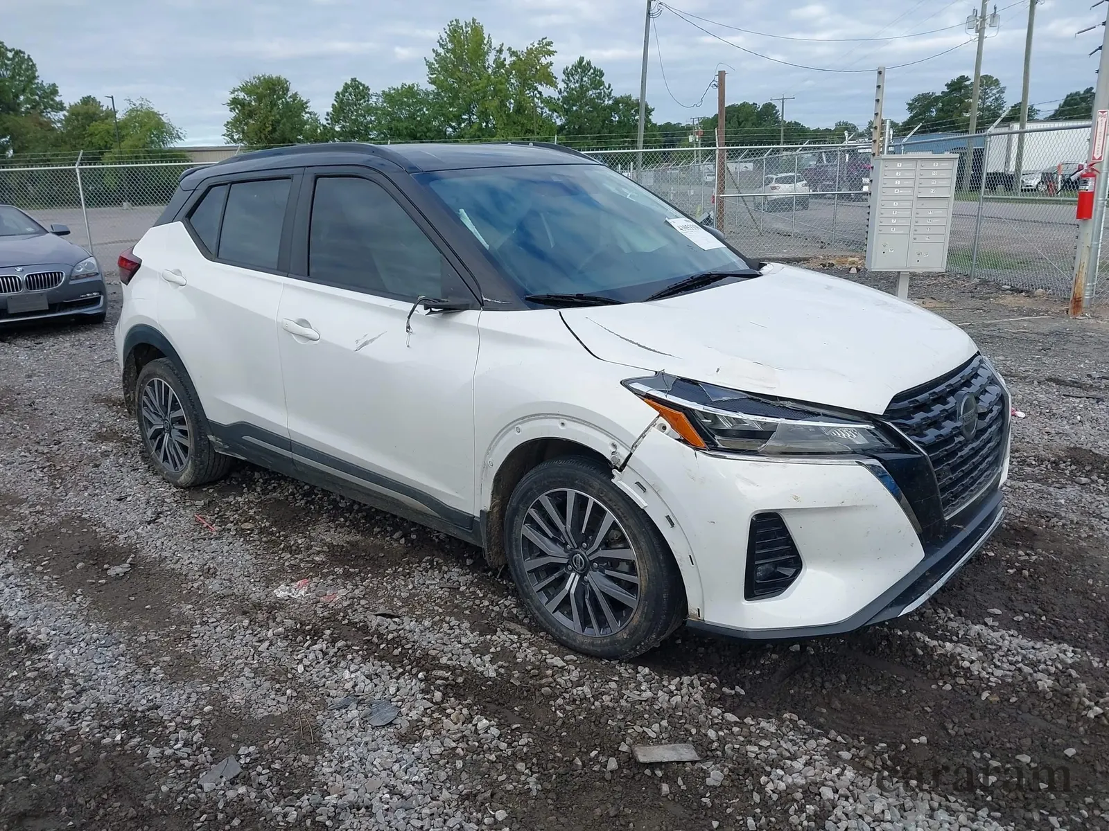 2021 Nissan Kicks SR