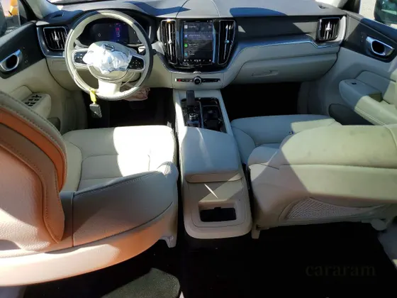 2025 Volvo XC60 Core
