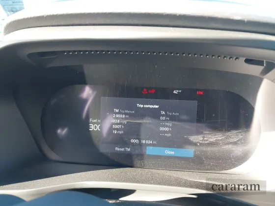 2023 Volvo XC40 Plus Dark Theme