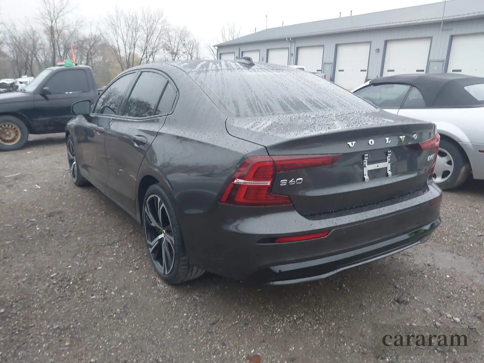 2024 Volvo S60 Plus Dark Theme