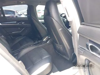 2016 Porsche Panamera 4