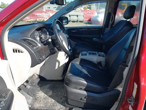 2013 Chrysler Town & Country Touring L