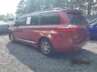 2018 Toyota Sienna XLE Auto Access Seat