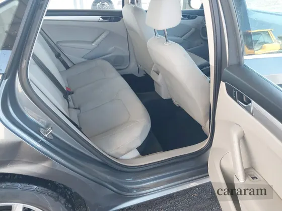 2016 Volkswagen Passat R-Line