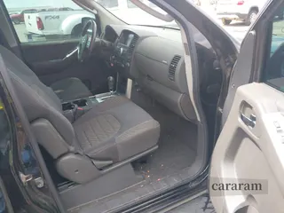 2011 Nissan Pathfinder LE