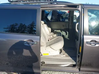 2011 Toyota Sienna XLE AAS