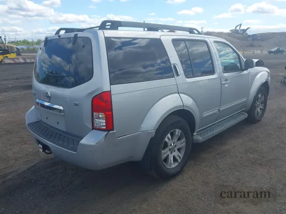 2010 Nissan Pathfinder LE